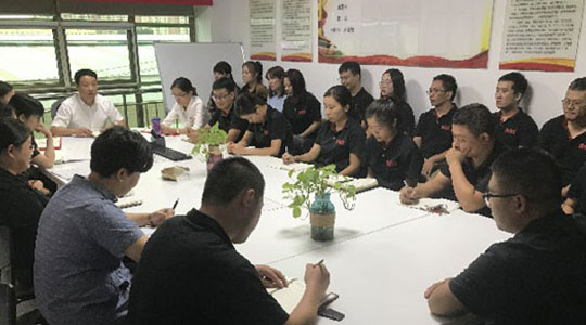 德瑞克儀器2019年第三季度大會報道，外貿銷售部領取5000元獎金！